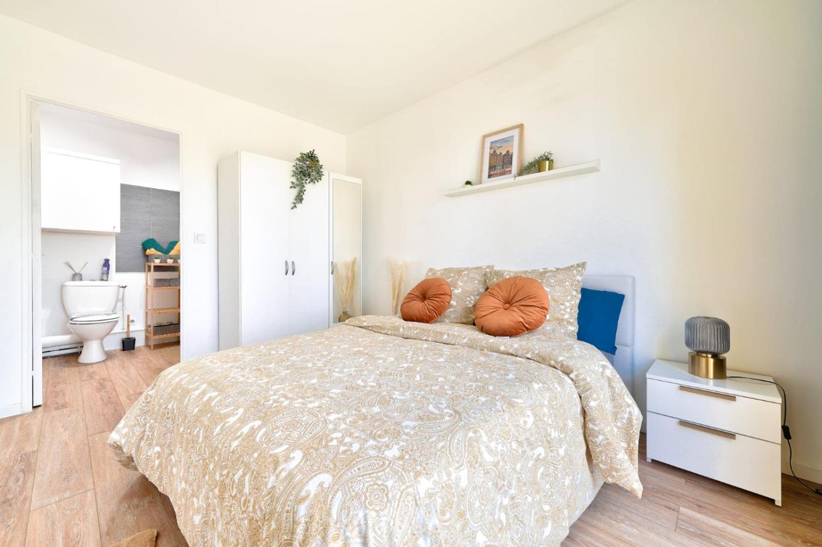 Le Cosy Yellow Appartement Lumineux A 5 Min De La Gare D'Evry Avec Parking Gratuit Courcouronnes ภายนอก รูปภาพ